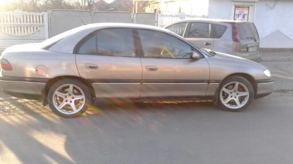 Opel Omega 2.0 v16