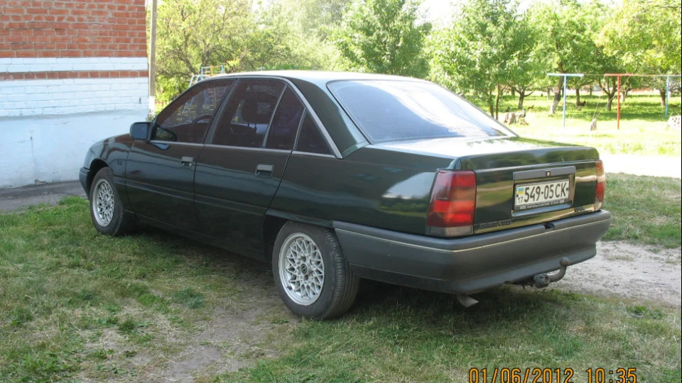 Opel Omega 2.0. Зелений металік 2