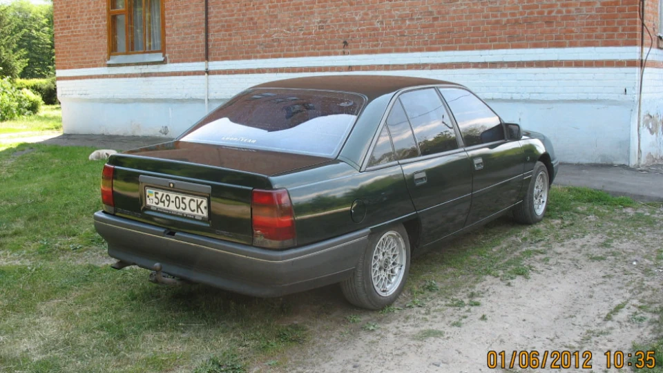 Opel Omega 2.0. Зелений металік 3
