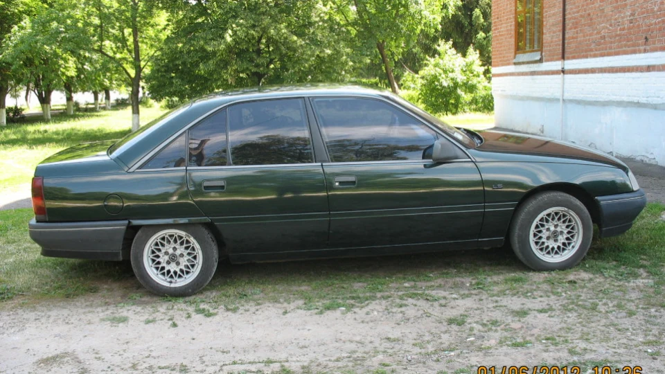 Opel Omega 2.0. Зелений металік 4