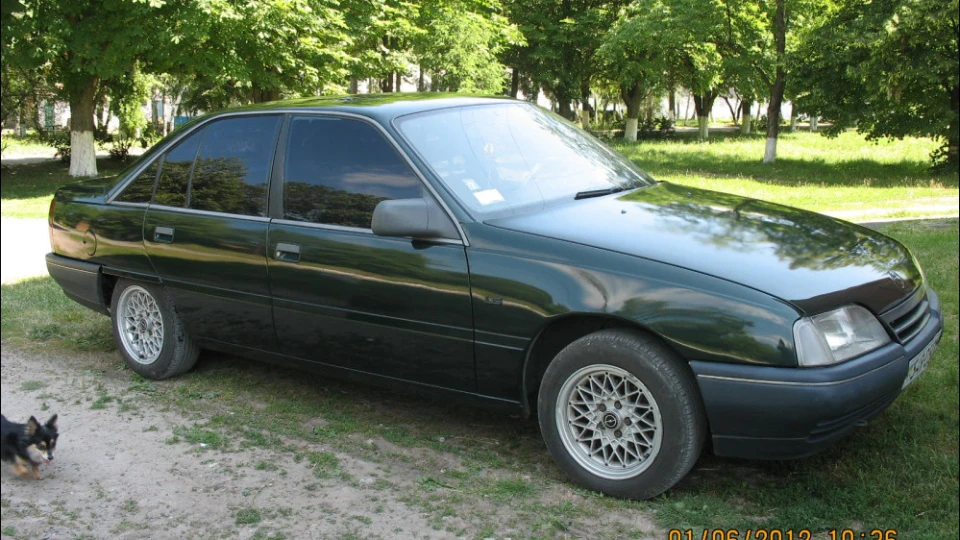Opel Omega 2.0. Зелений металік 5