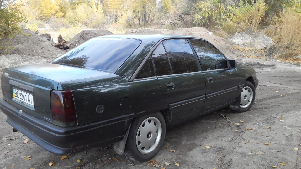 Opel Omega 2.0 4