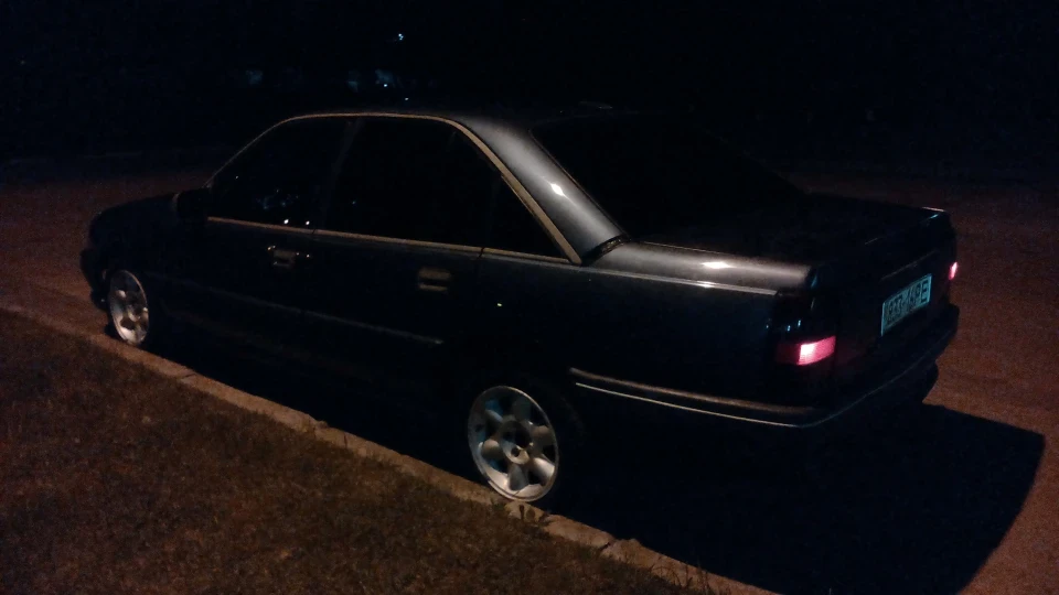 Opel Omega 2.0 2
