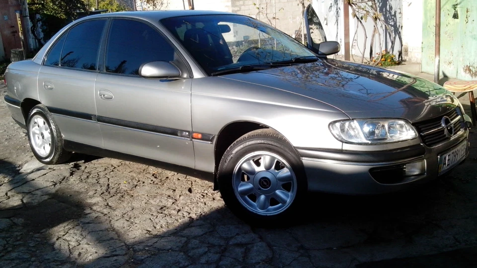 Opel Omega 2,0 4