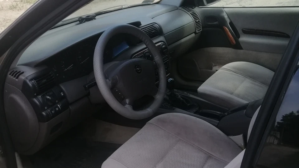 Opel Omega 2.0