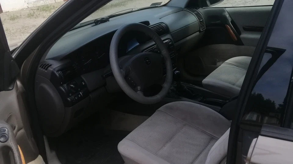 Opel Omega 2.0 3