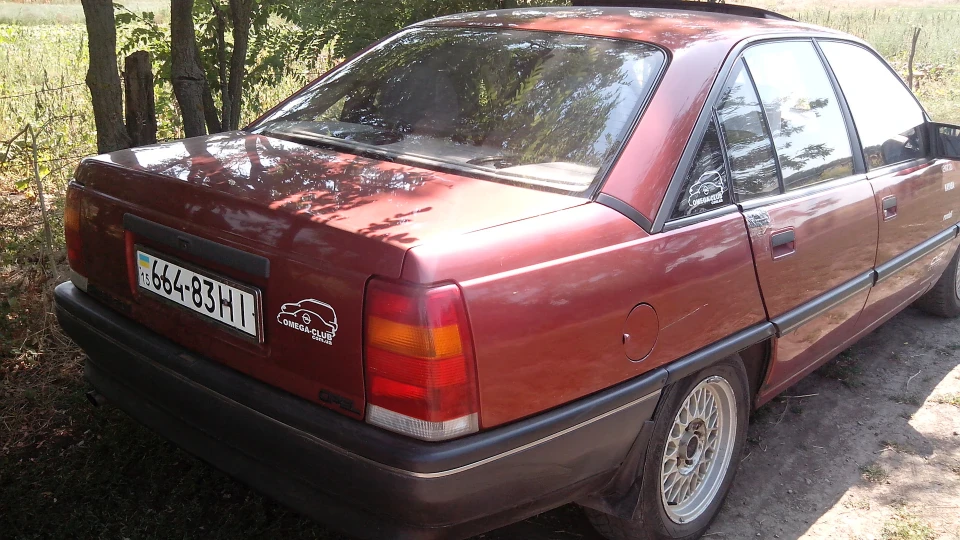 Opel Omega 2.0 2