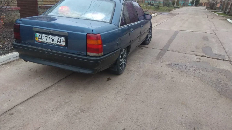 Opel Omega 2.0I ,,Любка,, 2