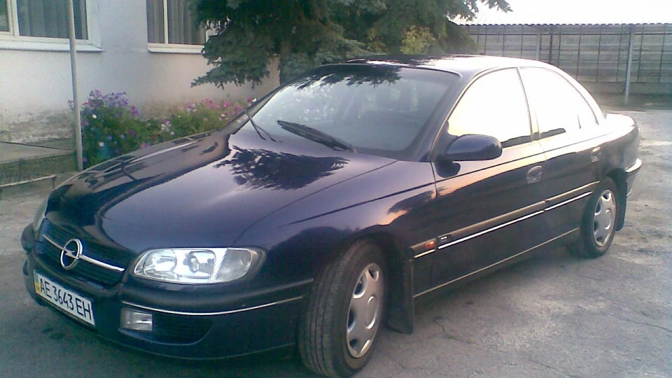 Opel Omega 2.0i V16 X20XEV 2