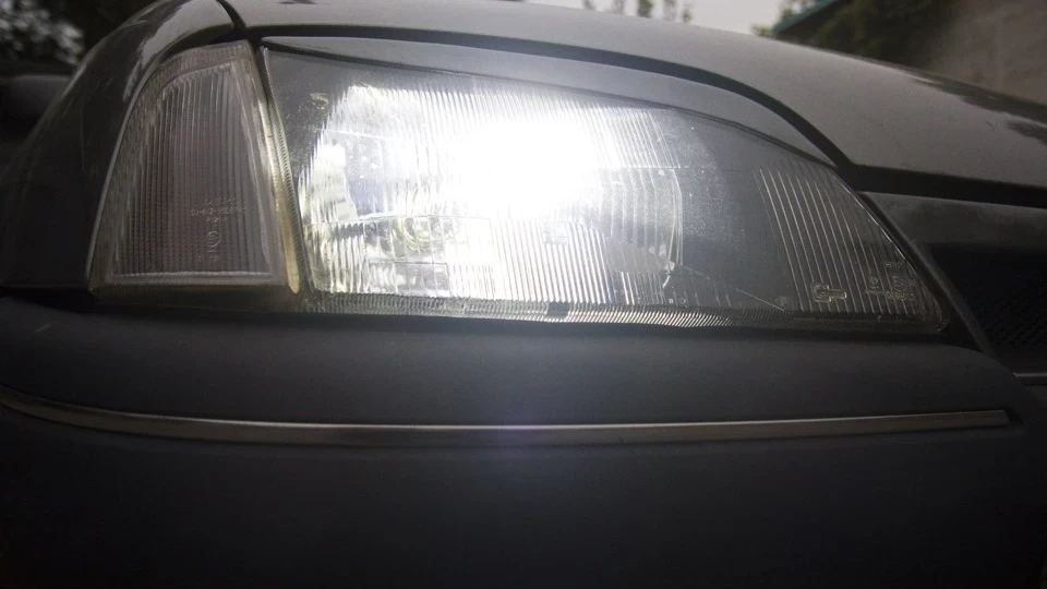 Opel Omega 2.0i 3
