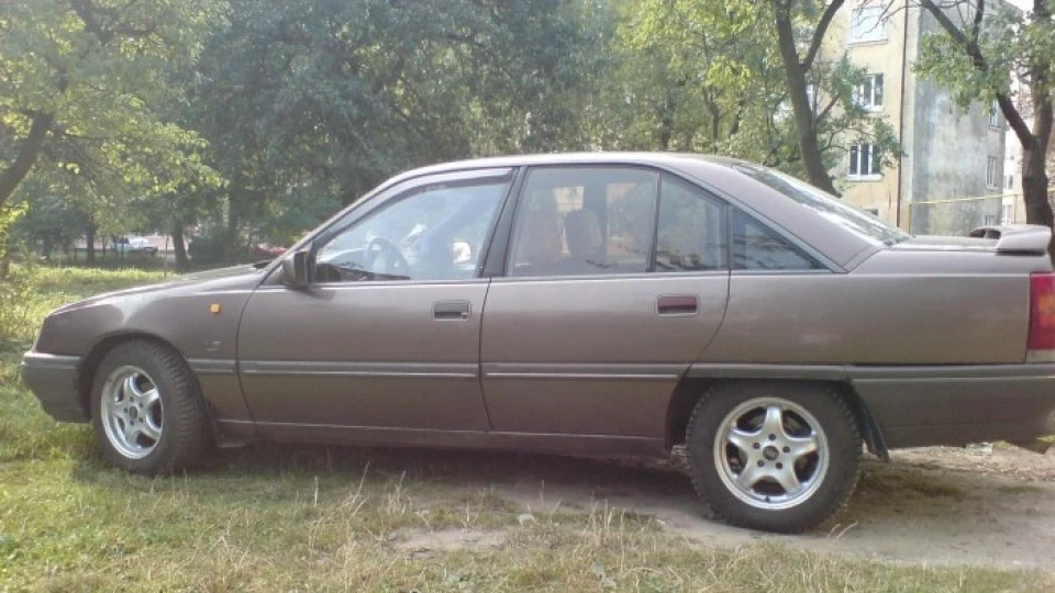 Opel Omega 2.0i 3