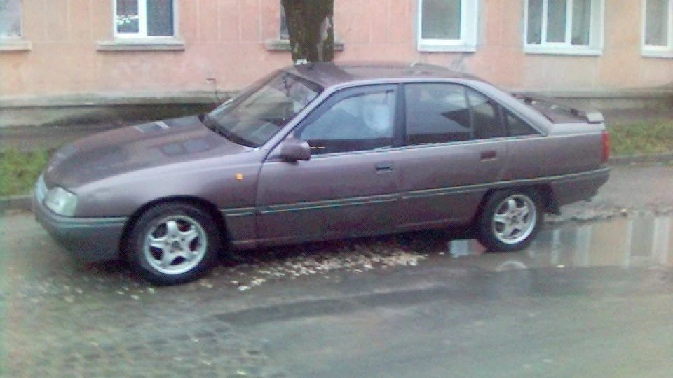 Opel Omega 2.0i 5
