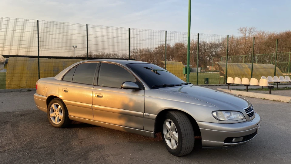 Opel Omega 2.2 16V 4