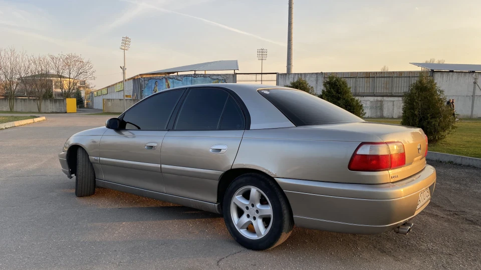 Opel Omega 2.2 16V 5