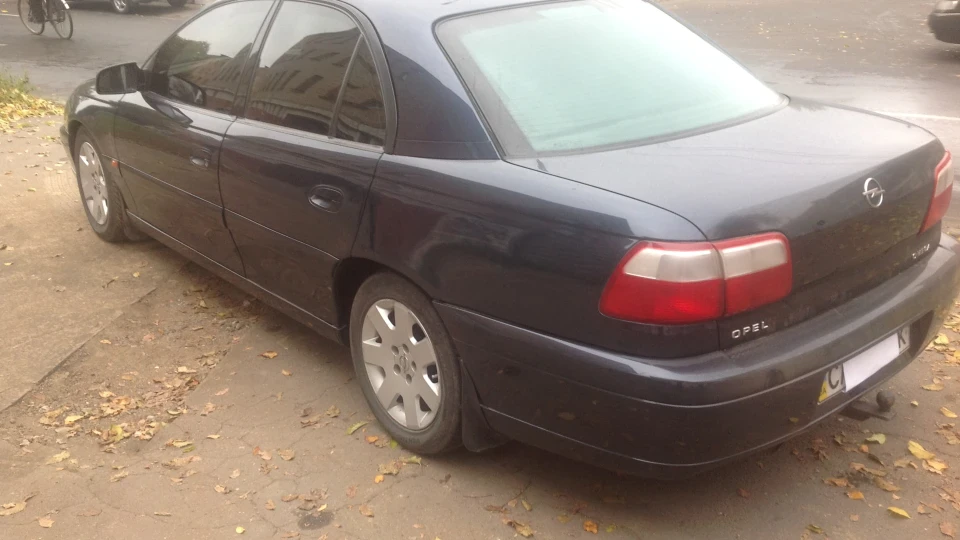 Opel Omega 2.2 3