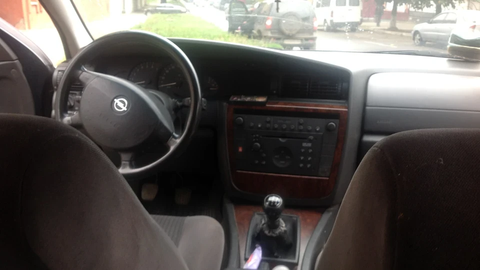 Opel Omega 2.2 5