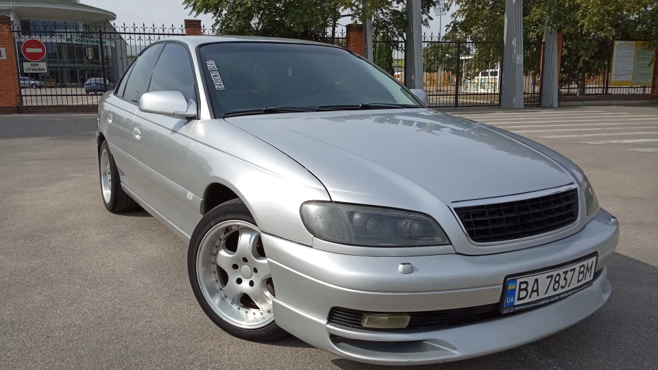 Opel Omega 2,2i 4