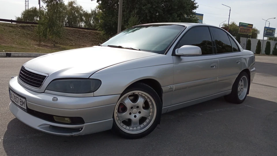 Opel Omega 2,2i 5