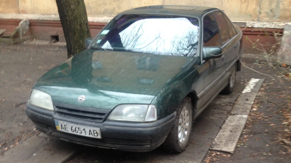Opel Omega 2.4 2