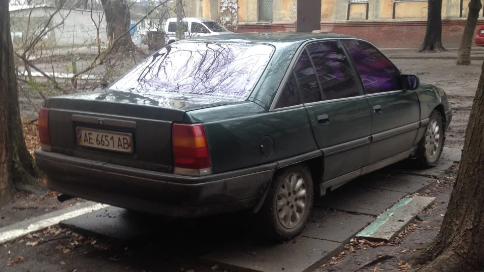 Opel Omega 2.4 3