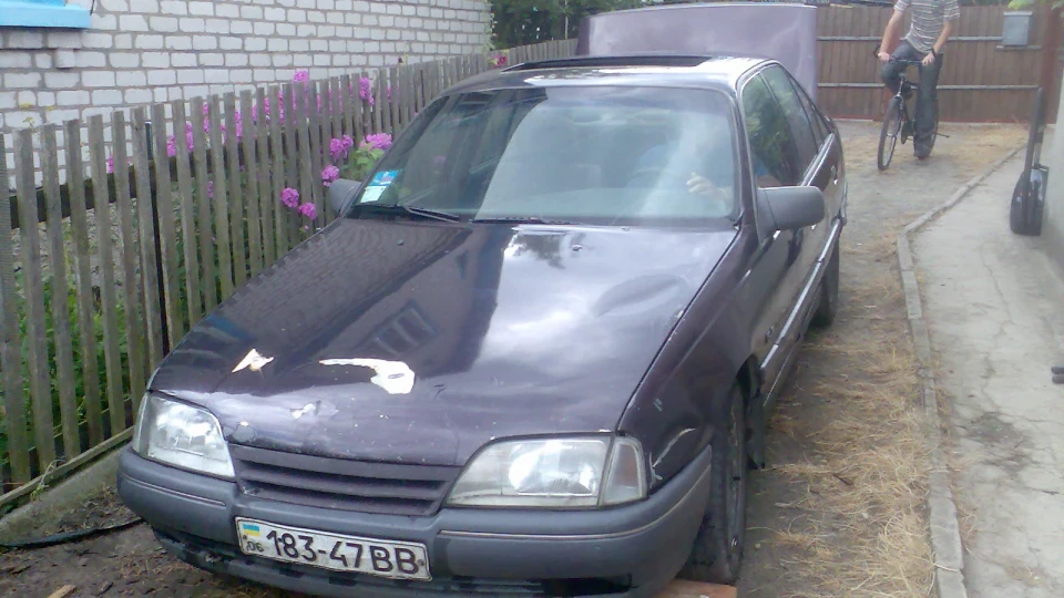 Opel Omega 2.4і ПОГЛИНЧУВАЧ БЕНЗИНУ