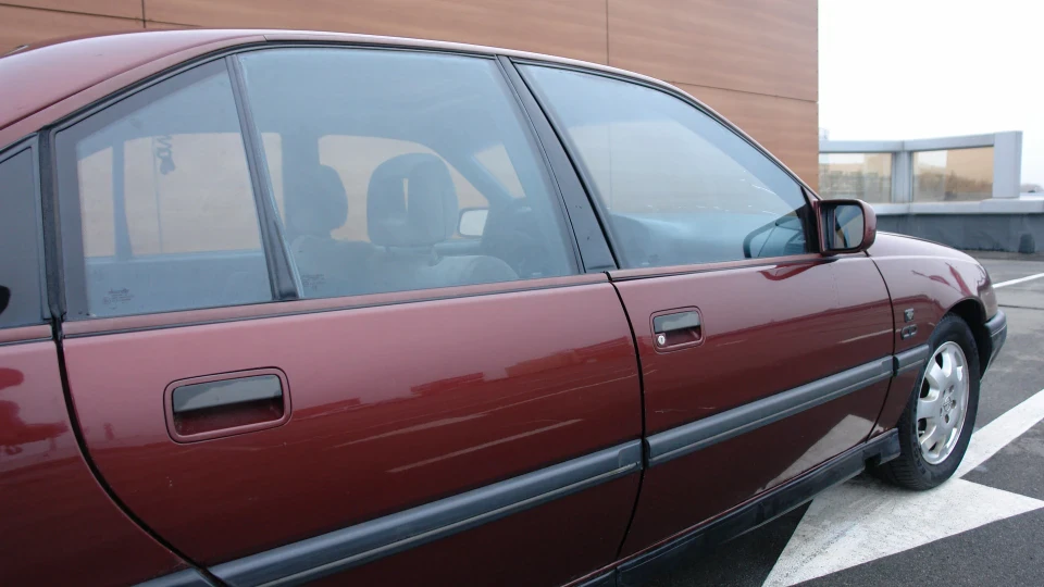 Opel Omega 2.4i 2