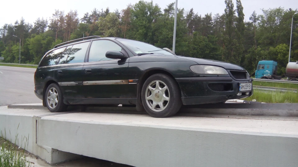 Opel Omega 2.5 MV6 - 2.0 MV6 3