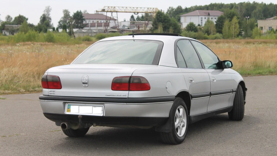 Opel Omega 2.5 V6 4