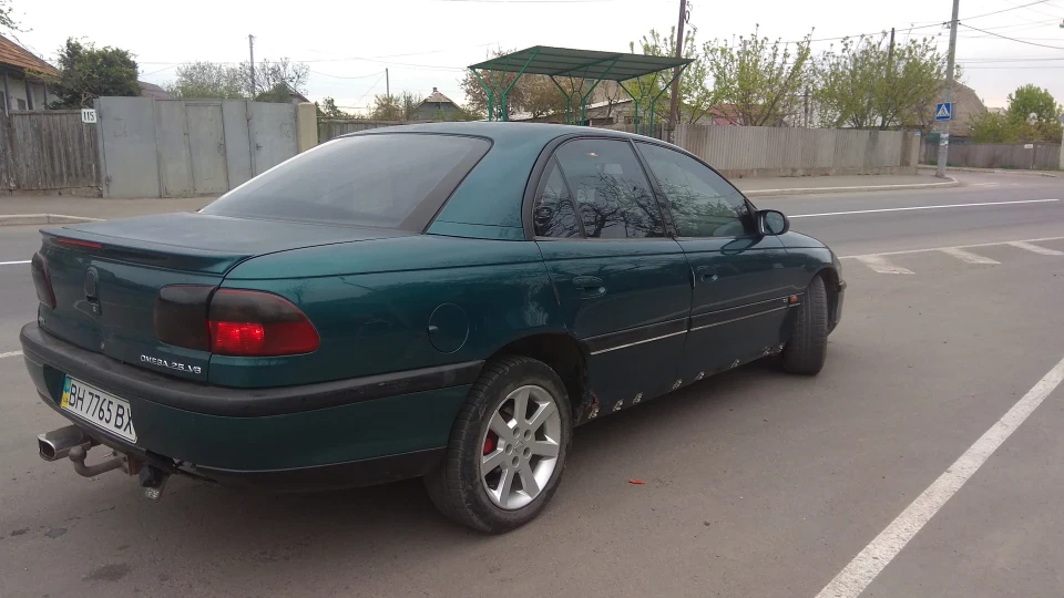 Opel Omega 2,5 v6 3
