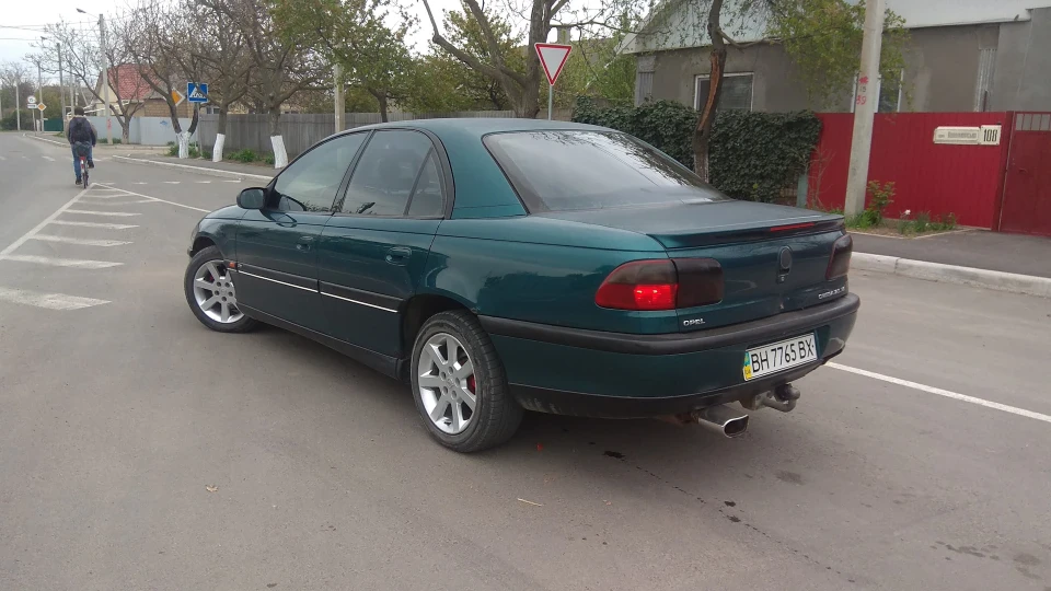 Opel Omega 2,5 v6 4