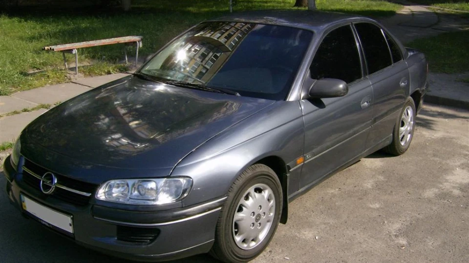 Opel Omega 2.5 V6 3
