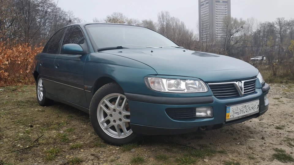 Opel Omega 2.5V6 4