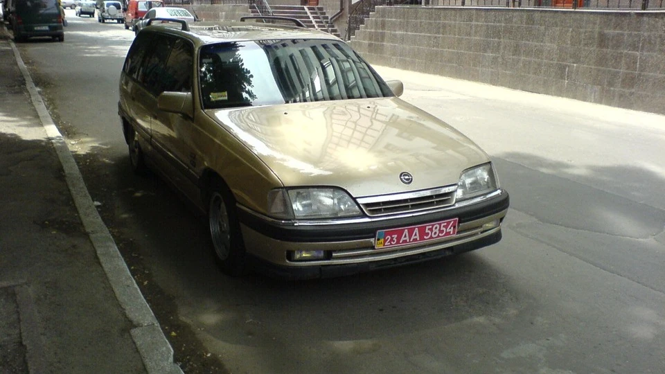 Opel Omega 2.6i CD 4