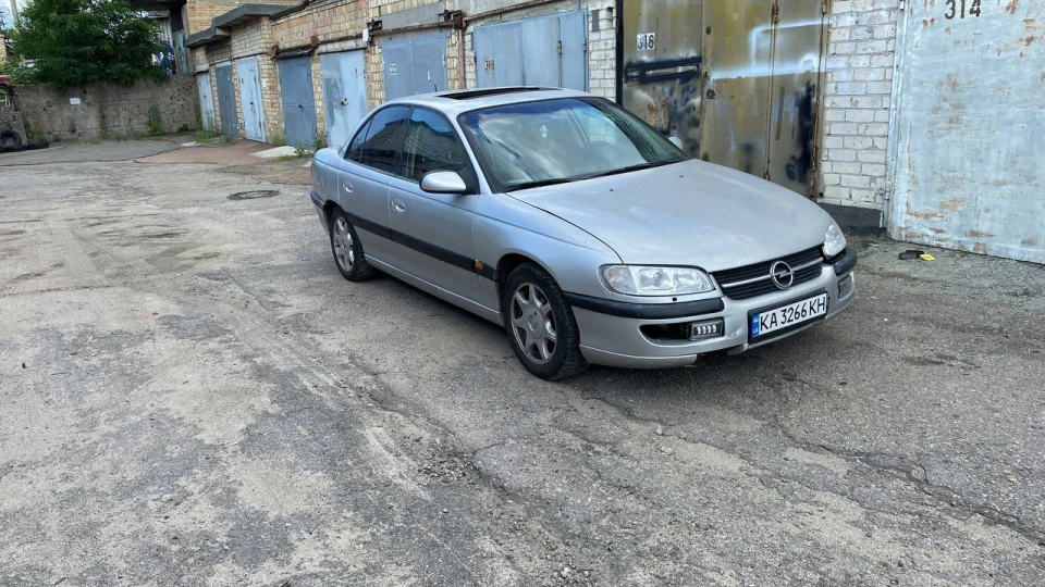 Opel Omega 3.0 MV6 Starsilber 3
