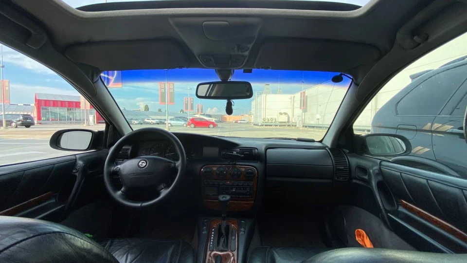 Opel Omega 3.0 MV6 Starsilber 2