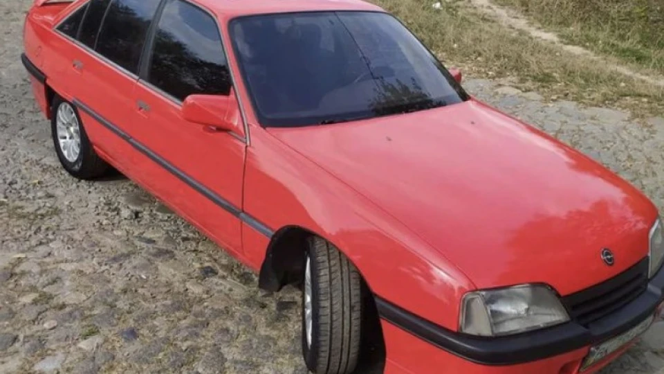 Opel Omega 3000 RED
