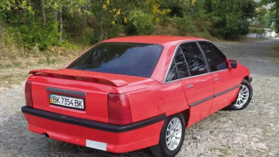 Opel Omega 3000 RED 2