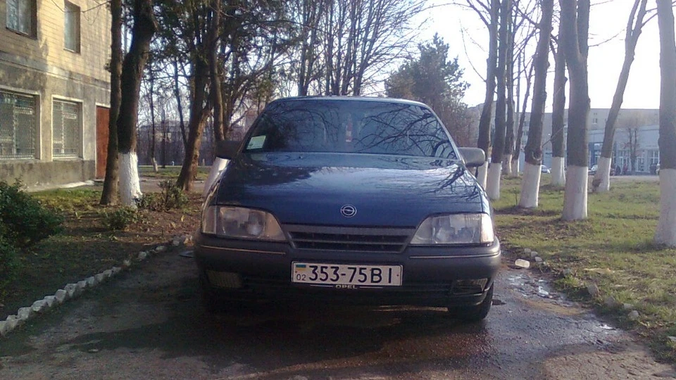 Opel Omega (9) диван на колесах