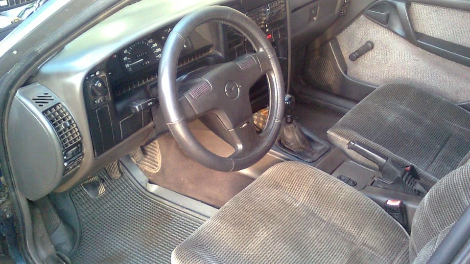 Opel Omega (9) диван на колесах 5