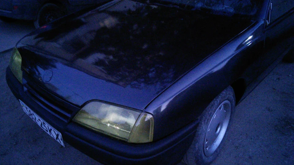 Opel Omega А 2.0 SE жовті очі 2