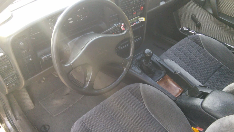 Opel Omega А 2.0 SE жовті очі 5