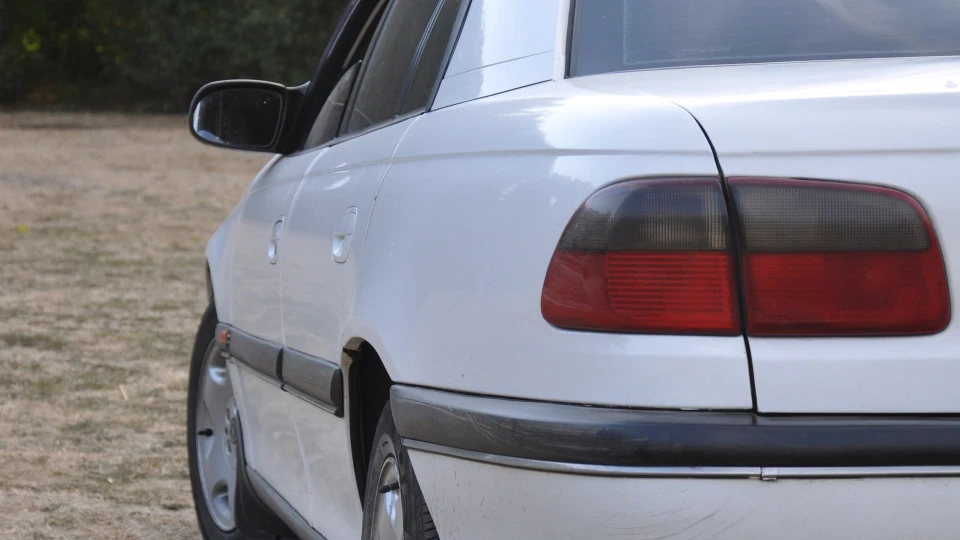 Opel Omega B 2.0 White 3