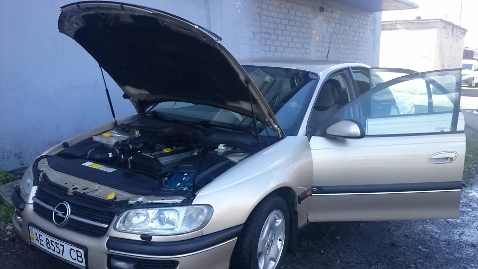 Opel Omega B 2.0i 16клАпанів 2