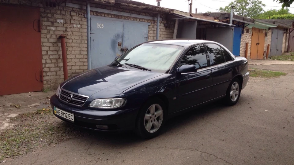 Opel Omega B GUN9mm 2
