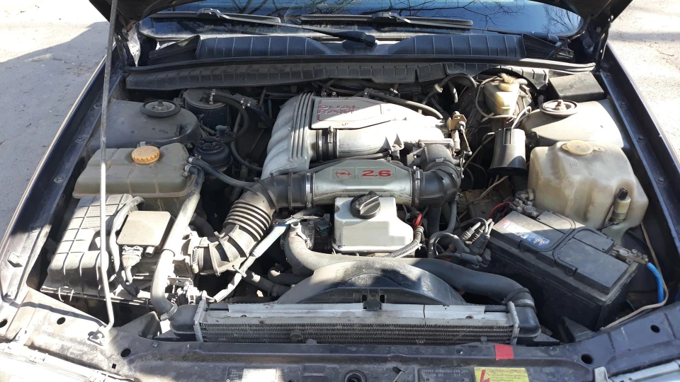 Opel Omega Eggplant 2.6 Automatic 3