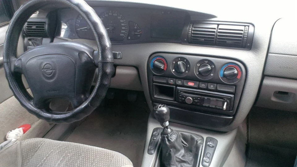 Opel Omega баклажан 2