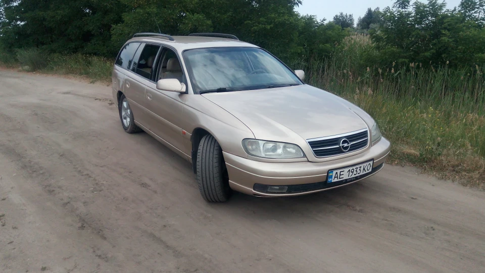 Opel Omega BeigeFrau
