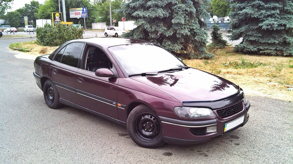 Opel Omega Бізнес-клас 90-х 3