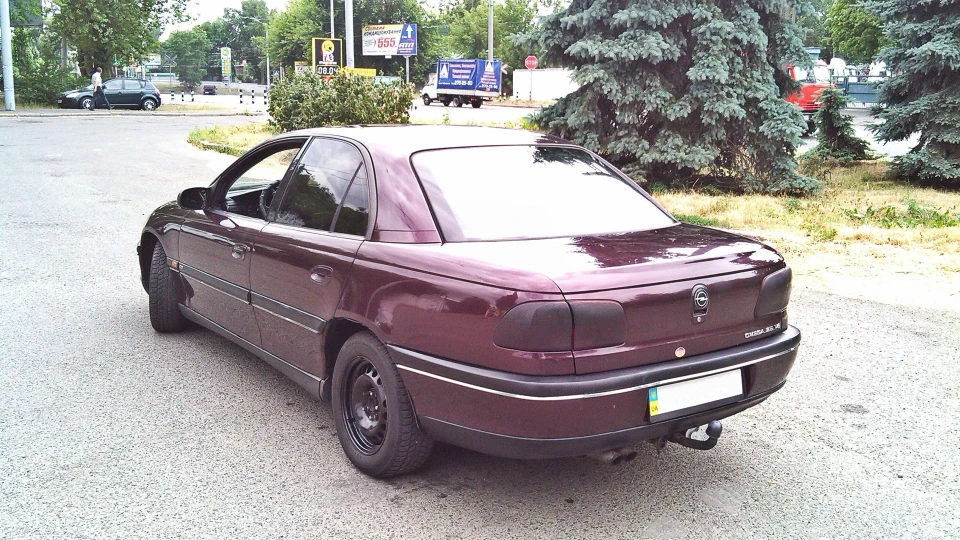 Opel Omega Бізнес-клас 90-х 4