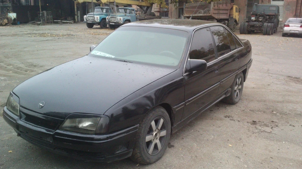 Opel Omega Black Brilliant 2.0 3